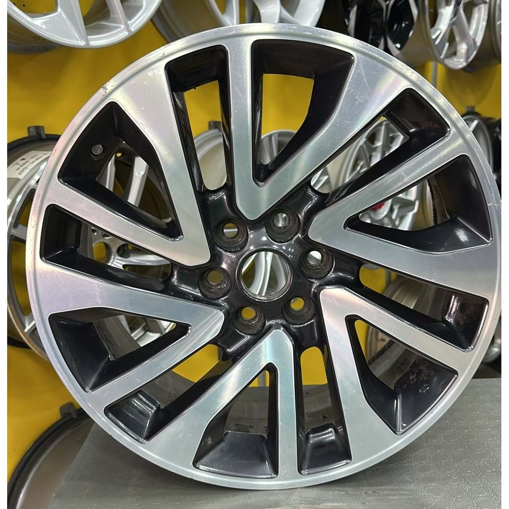 18X7 ÇIKMA JANT 6X114,3 ET:45 OEM NİSSAN NAVARA
