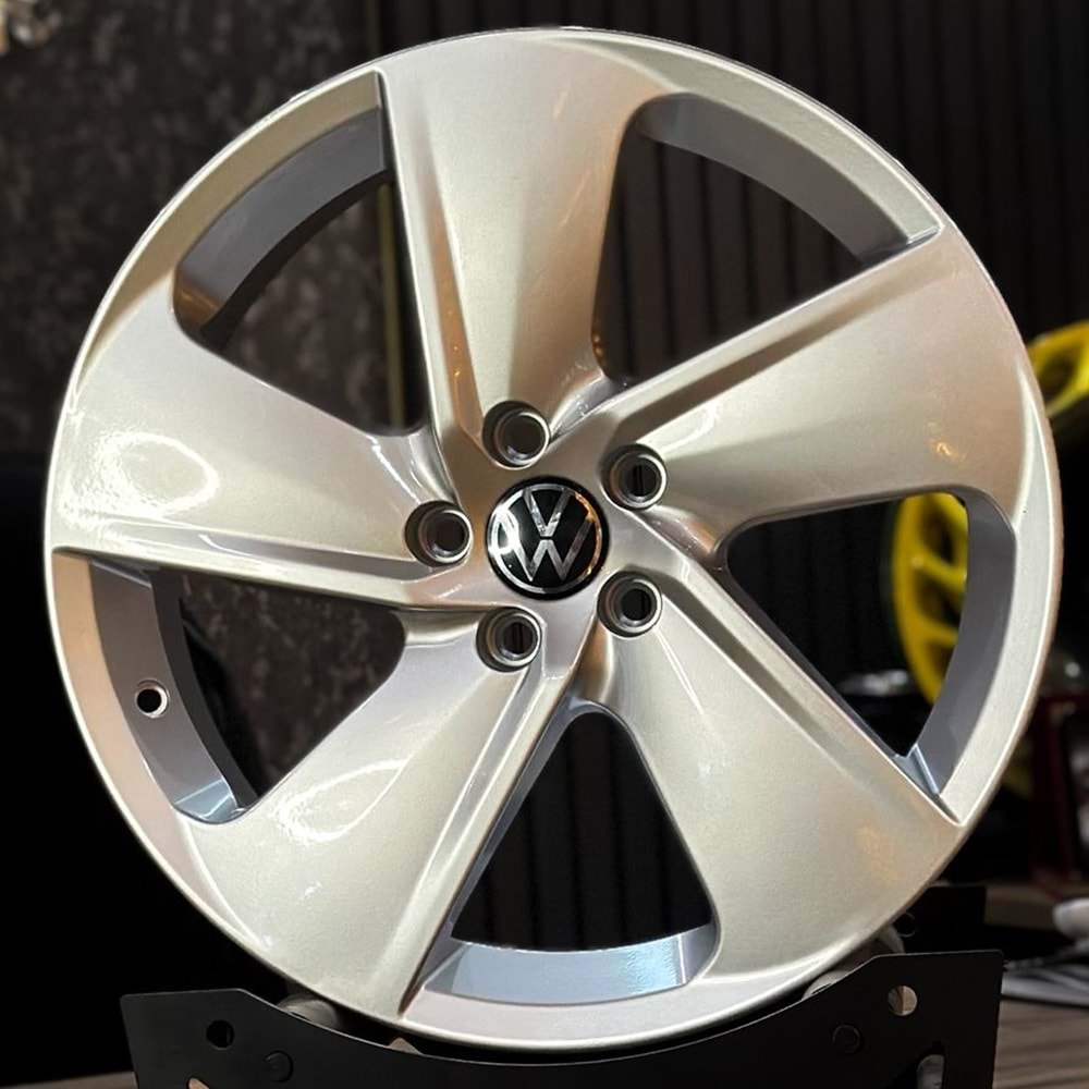 17X7 JANT MODEL 580 4X100 ET35 67,1 SİLVER DEKOR