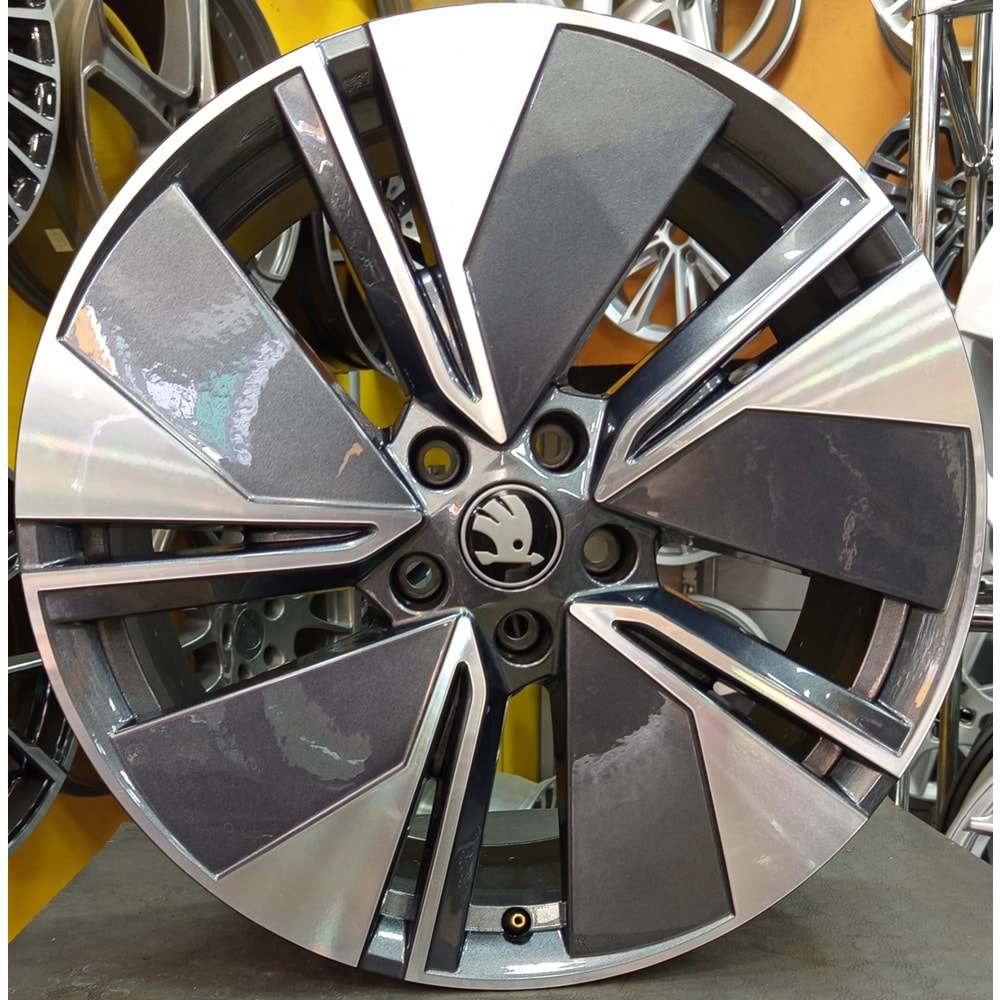19X8 ÇIKMA JANT 5X112 ET 45 OEM SKODA ELROQ